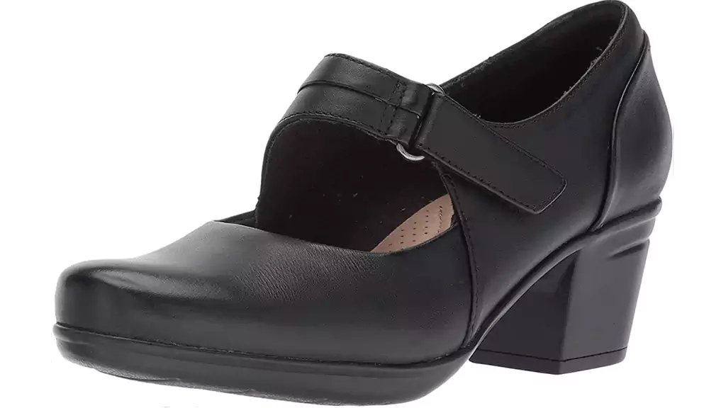 flight attendant shoes