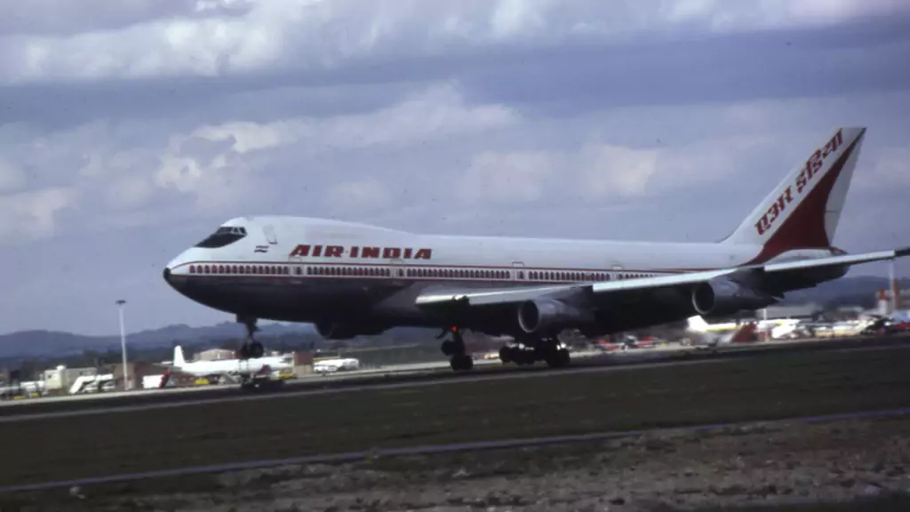 Crashes Air India Flight 855 (1978)